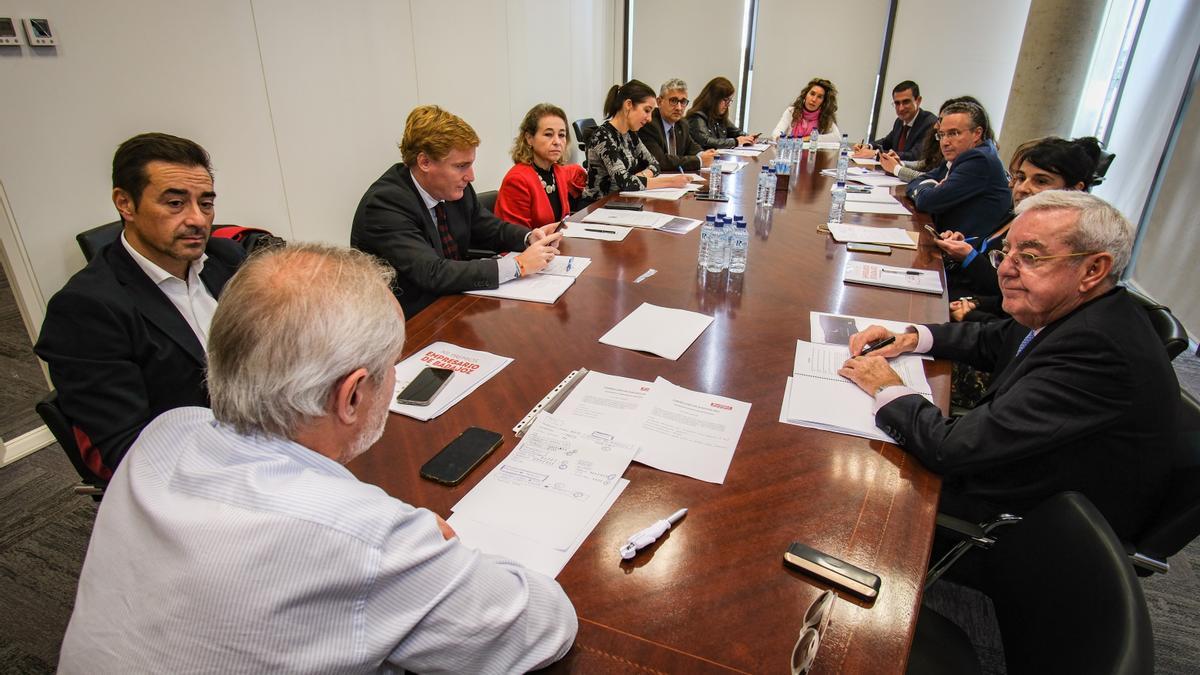 El jurado de los Premios Empresario de Badajoz 2022, reunido esta mañana.