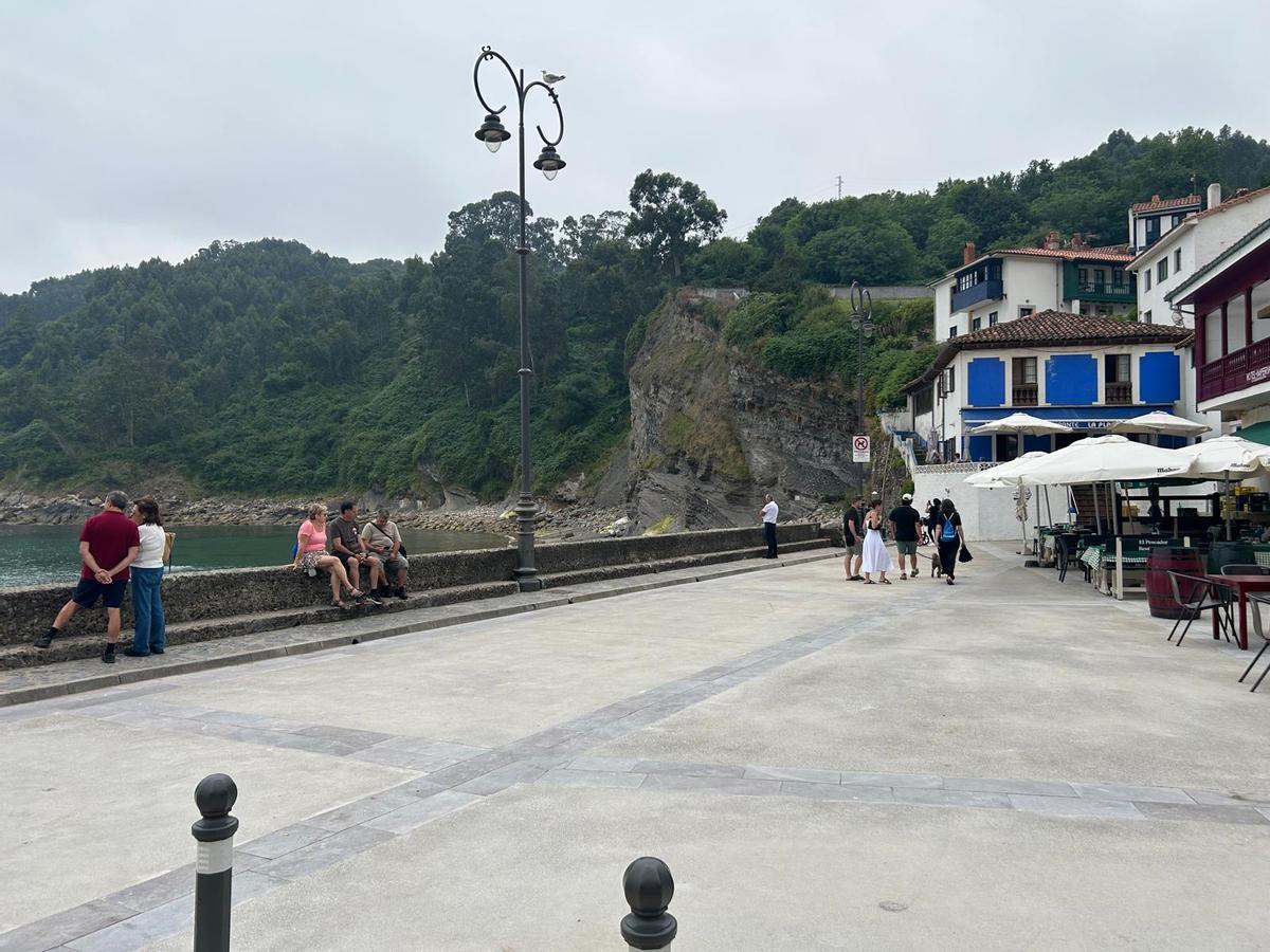 EN IMÁGENES: Valoraciones en Tazones del nuevo aparcamiento de pago y las cámaras para regular el acceso al casco histórico