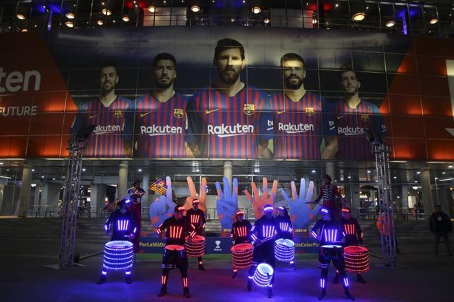 Todo preparado para recibir a la afición del FC Barcelona que llenó el Camp Nou en el partido de ida de las semifinales de Copa del Rey entre el FC Barcelona y el Real Madrid