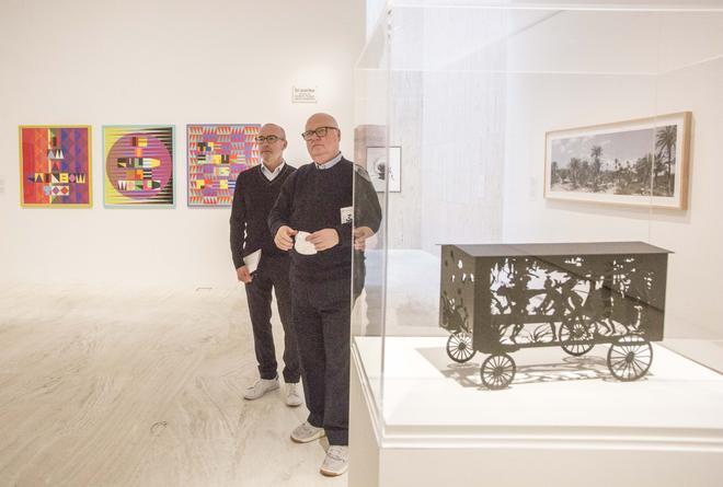 Los coleccionistas, Michael Jenkins y Javier Romero, presentan "Obertura. Más allá de los mapas" con 79 obras de su fondo donado al MACA en Alicante
