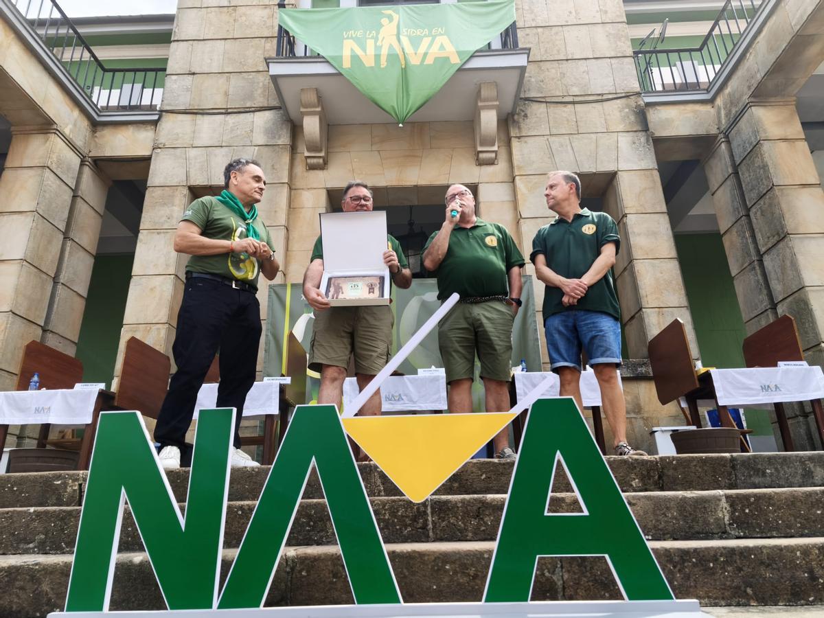 Así fue la emocionante y multitudinaria cata a ciegas para elegir la mejor sidra de Asturias en Nava