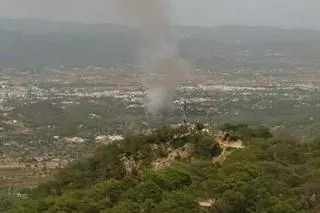 Un incendio obliga a desalojar a una treintena de vecinos en Sant Josep