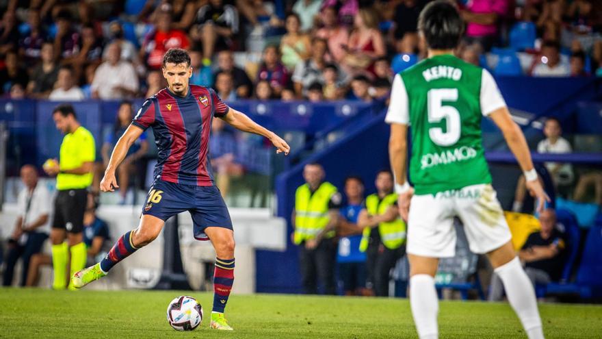 Álex Muñoz: &quot;El esfuerzo y el compromiso del equipo es innegociable&quot;