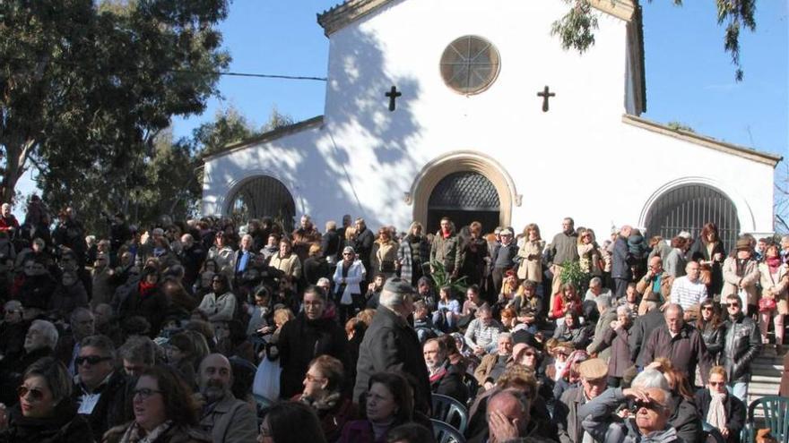 El Paseo Alto se llena de cacereños en la festividad de Los Santos Mártires