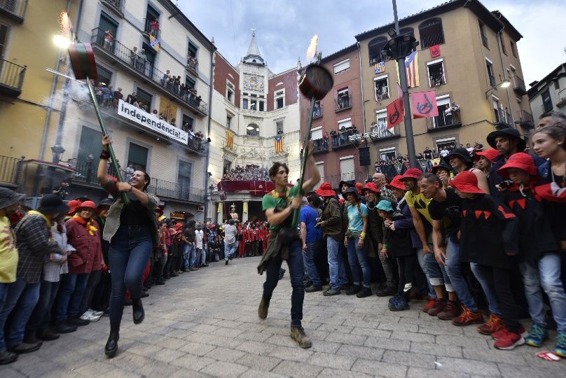 Berga inicia el passacarrers del vespre de Patum enmig d'una gran cridòria