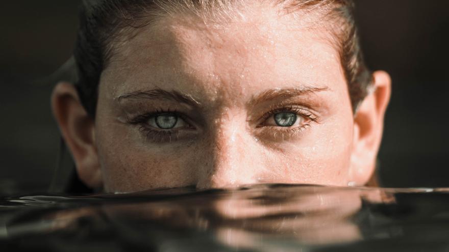 Queratitis, conjuntivitis: ¿Cómo proteger los ojos en el agua este verano?