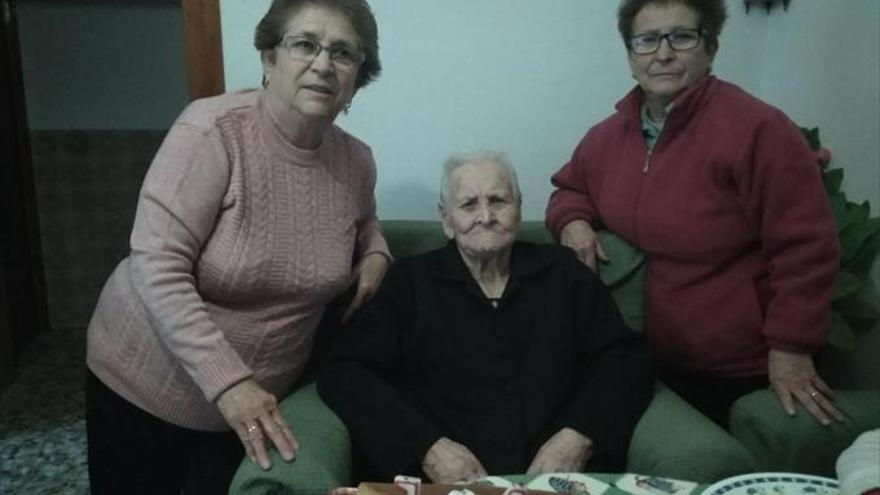 La vecina, felicita alba paule, celebra 104 años