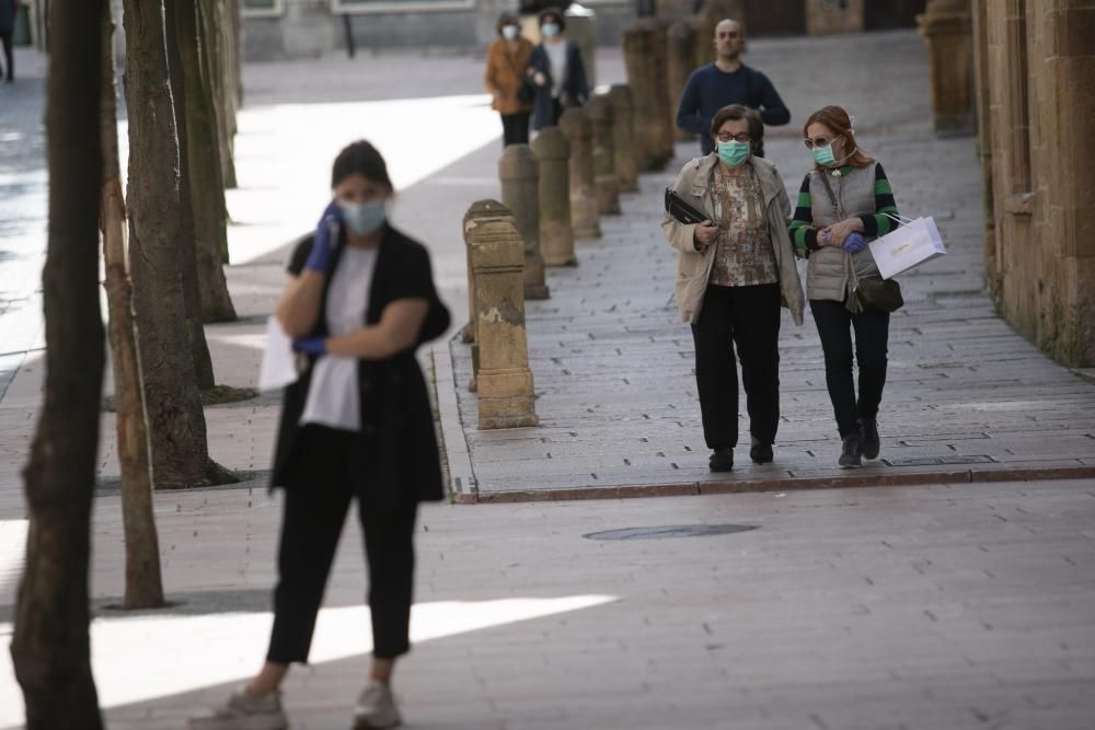 Así estaba Oviedo hoy durante el horario reservado para los mayores de 70 años y dependientes.