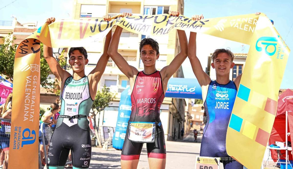 Cadetes en la línea de meta. Cadetes en la línea de meta.
