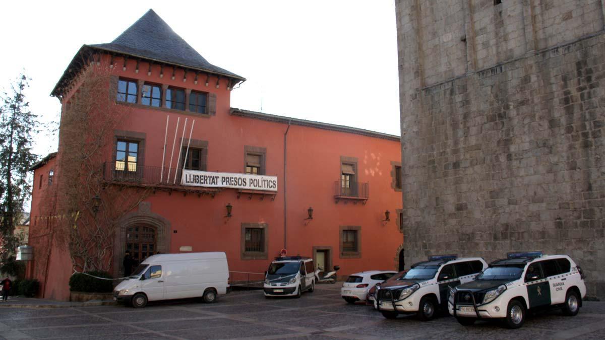 La Guardia Civil entra en el Ayuntamiento de La Seu d'Urgell en una operación por un fraude de subvenciones
