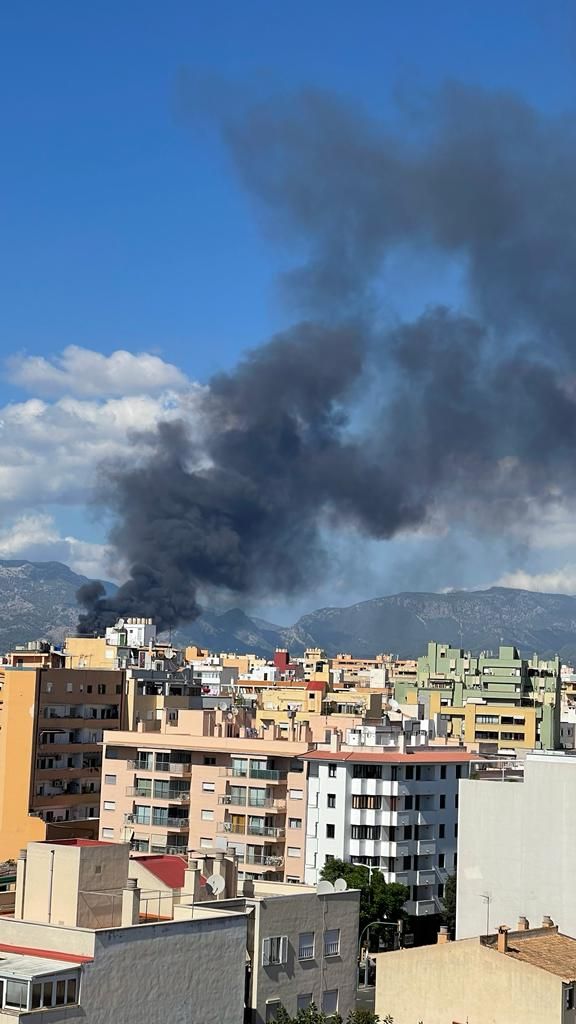 Gran incendio en el Polígono de Son Castelló