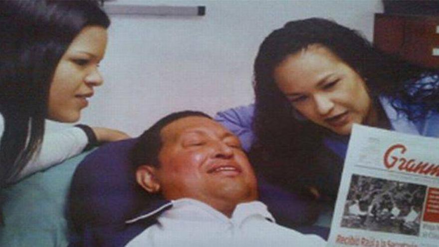 El Gobierno venezolano difunde las primeras fotos de Chávez en el hospital