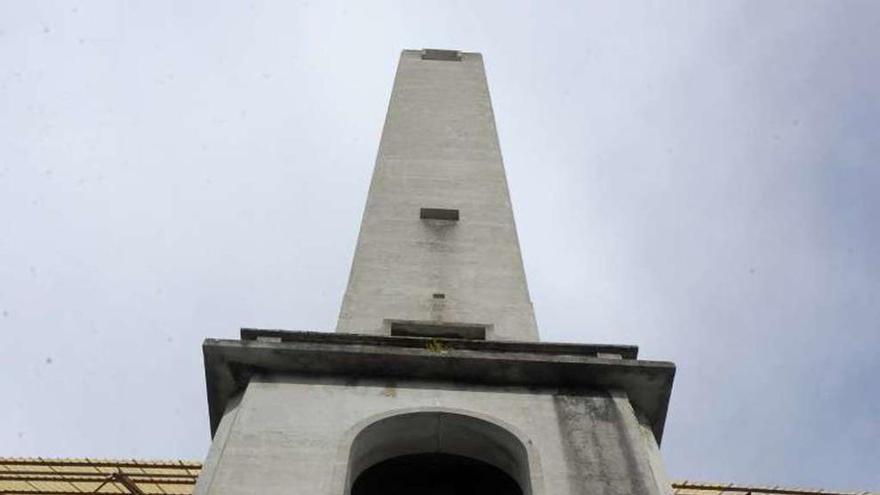 Torre de Maratón. Nivel de protección II. Formaba parte del antiguo Riazor, construido entre 1939 y 1994, como columnata con arcadas ante las pistas de atletismo. Se conservó con las reformas del estadio, que taparon su vista.