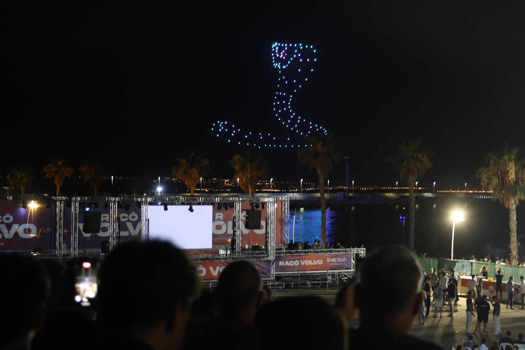 Así ha sido el espectáculo de drones en Hogueras que ha iluminado el cielo de Alicante