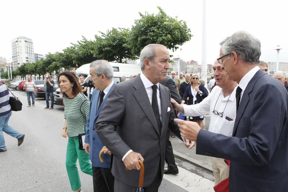 Un encuentro en la costa gijonesas y un homenaje a Alvargonzález