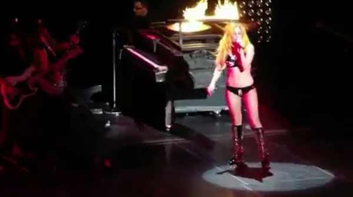 La caiguda de Lady Gaga a Houston.