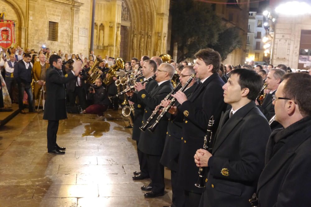 Así desfiló Sofía Soler y la comitiva oficial en la Ofrenda