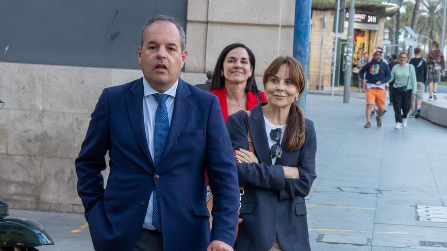 e Alicante niega que el bono comercio usara fondos europeos y Sumar exige la salida de Baño de la Cámara