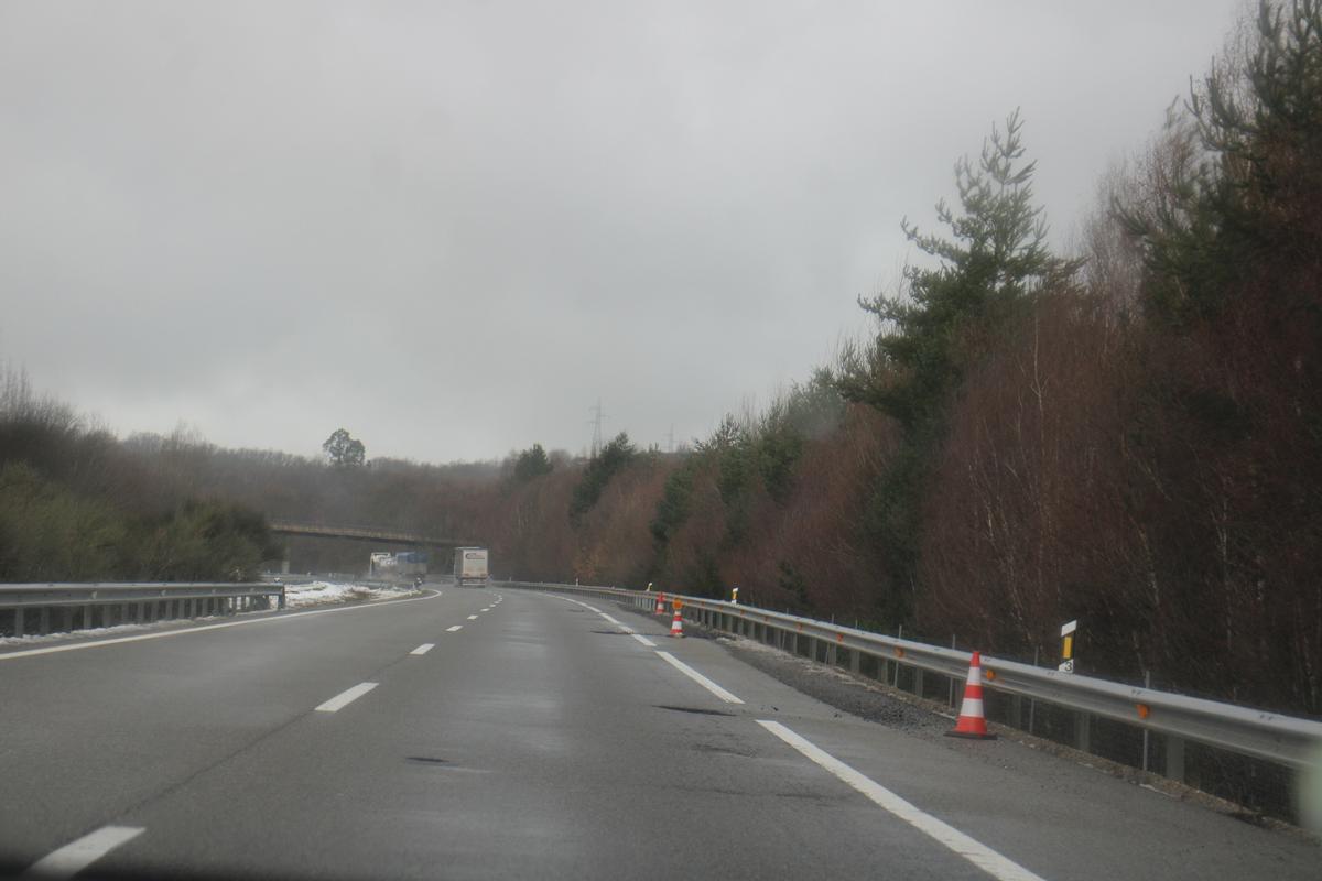 Socavones en la A-52