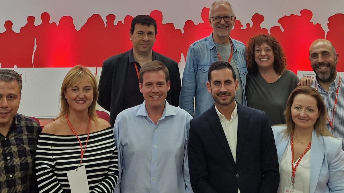 El presidente provincial del PSPV, Bielsa, junto a Roger Cerdà, Pilar Sarrión, Xelo Angulo, Nacho Reig, Pablo Seguí y Xavier Simón.