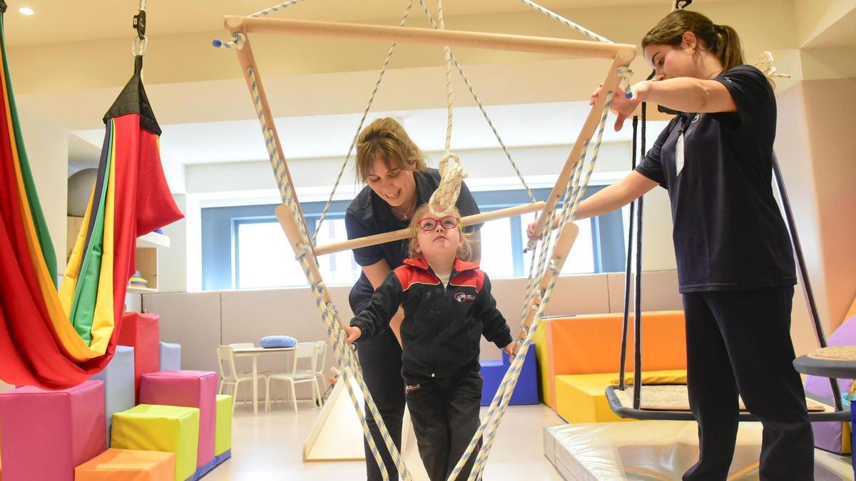 Afectados por enfermedades raras, sobre el nuevo centro de atención integral de la Fegerec en A Coruña: "Somos una familia y mudarnos aquí ha sido un aliciente para todos"