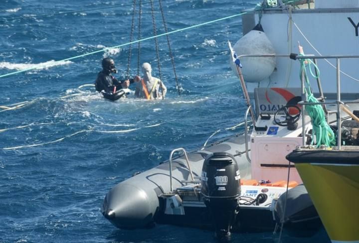 SUMERGEN EN LANZAROTE LA SPRIMERAS OBRAS DEL PRIMER MUSEO SUBMARINO DE EUROPA