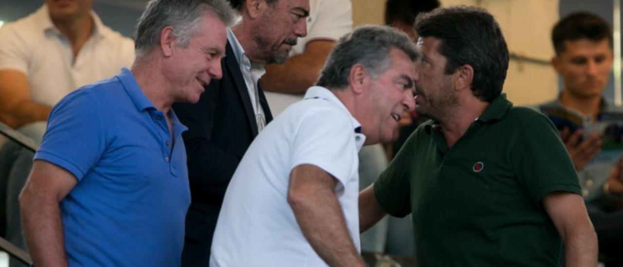 Luis Barcala en el palco del Rico Pérez junto a Enrique Ortiz y Carlos Mazón