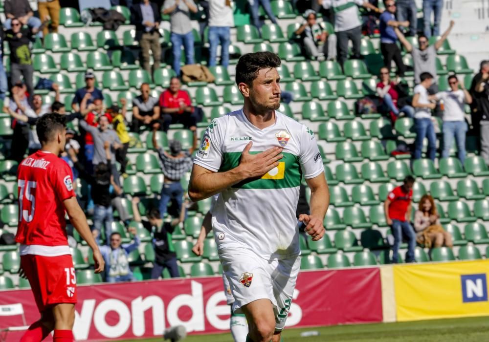 Los goles de Nino, Álex Fernández y Borja Valle le dan un respiro al equipo.