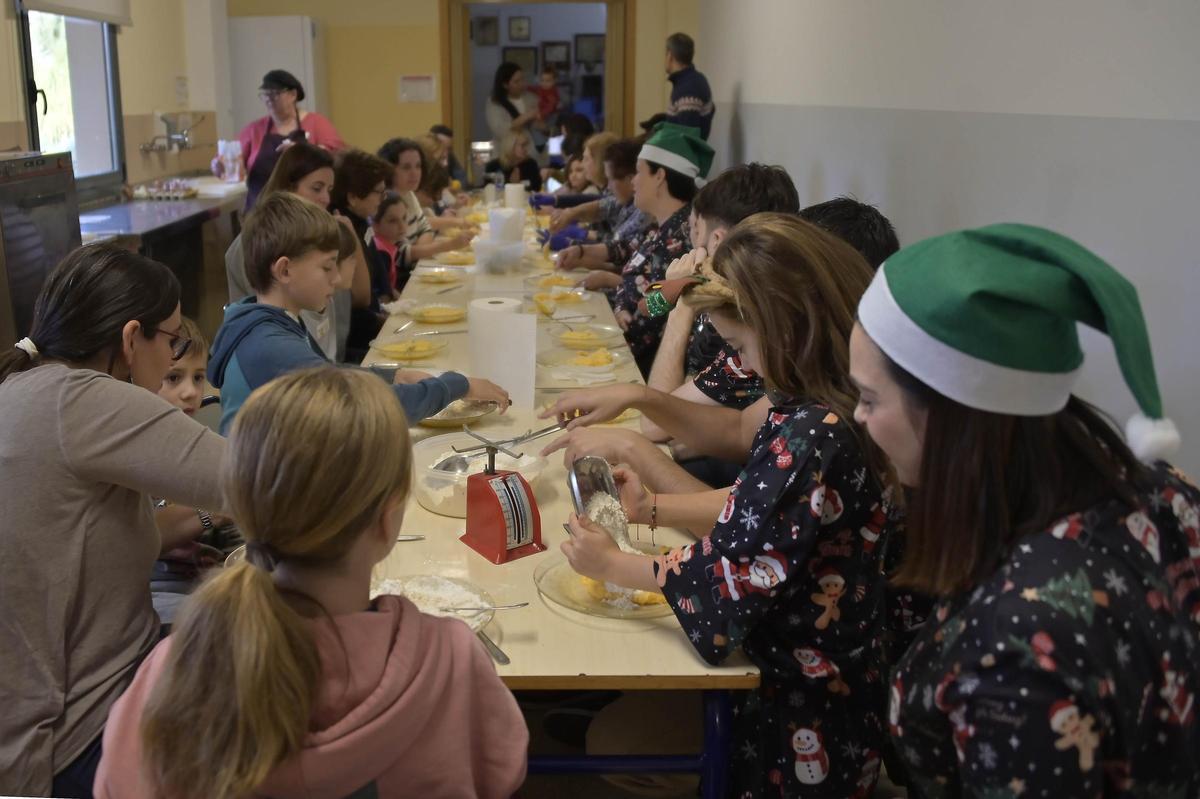 Taller de dulces navideños en el Museo Escolar de Puçol