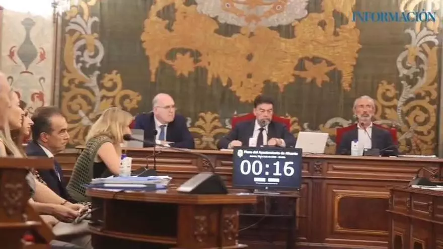 Vox bloquea por segunda vez que el pleno repruebe a Barcala por su gestión de Les Naus de Alicante