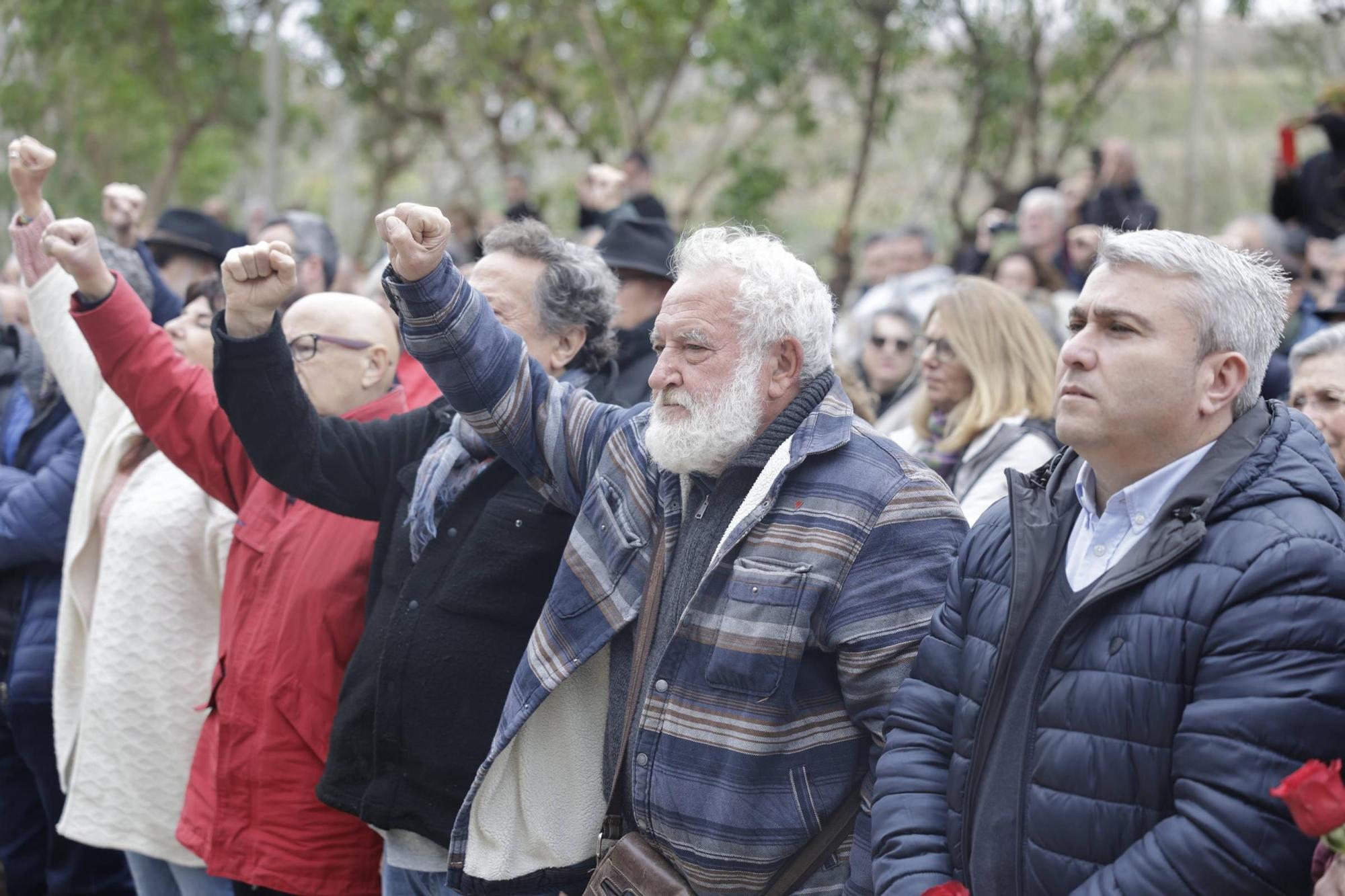 Las críticas al Ayuntamiento de Palma y a la extrema derecha centran el homenaje a los represaliados del franquismo: "Quieren esconder la memoria democrática"