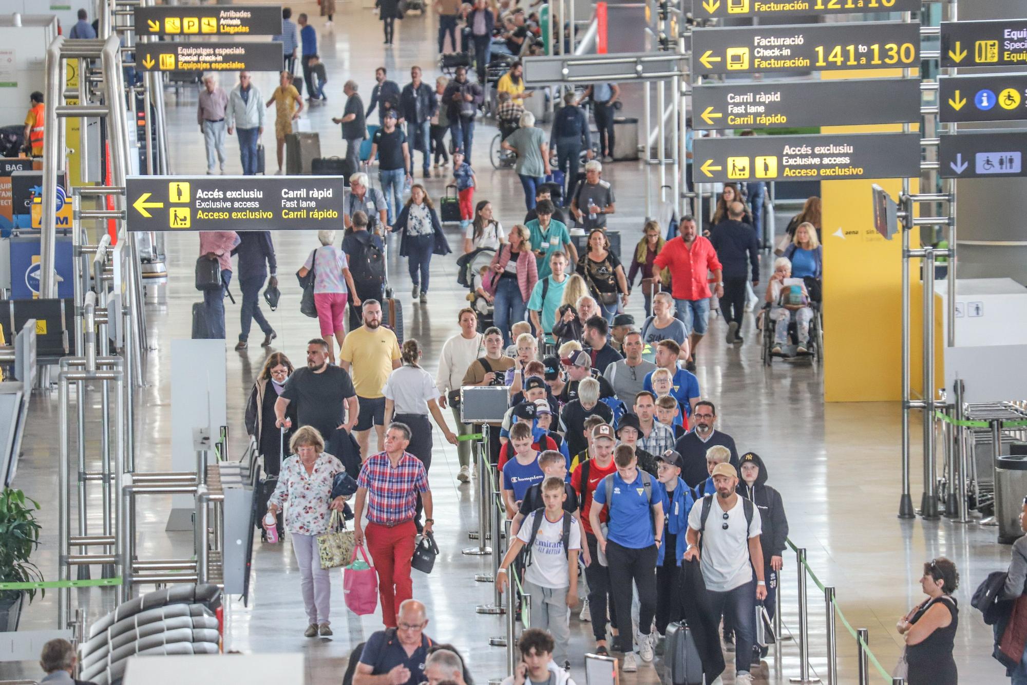 Flujo de pasajeros en la terminal del El Altet