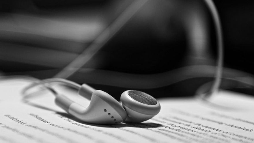 He used an earpiece to tell him the answers to the driving test in the Canary Islands