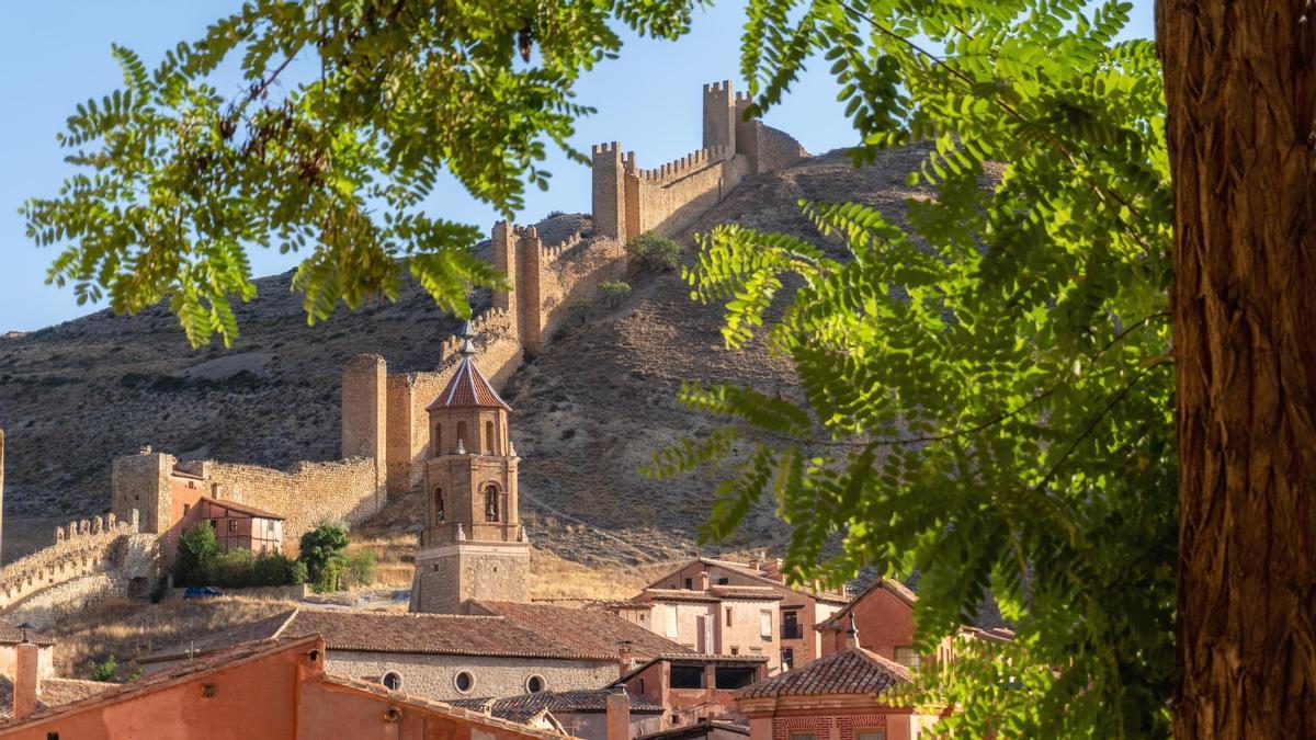 Las fachadas rosas de este precioso pueblo medieval son hipnóticas: es uno de los más bonitos de España, y de Europa
