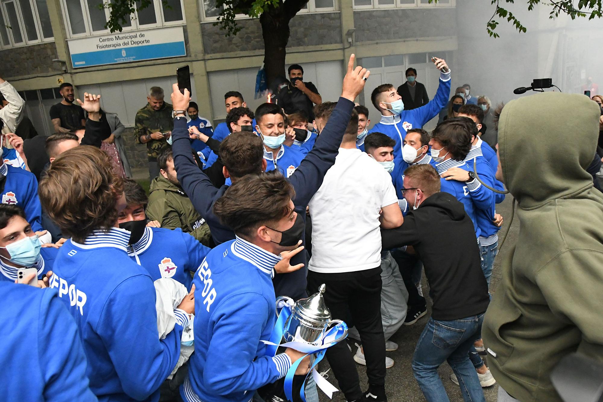 Los juveniles del Dépor celebran en A Coruña su Copa de Campeones