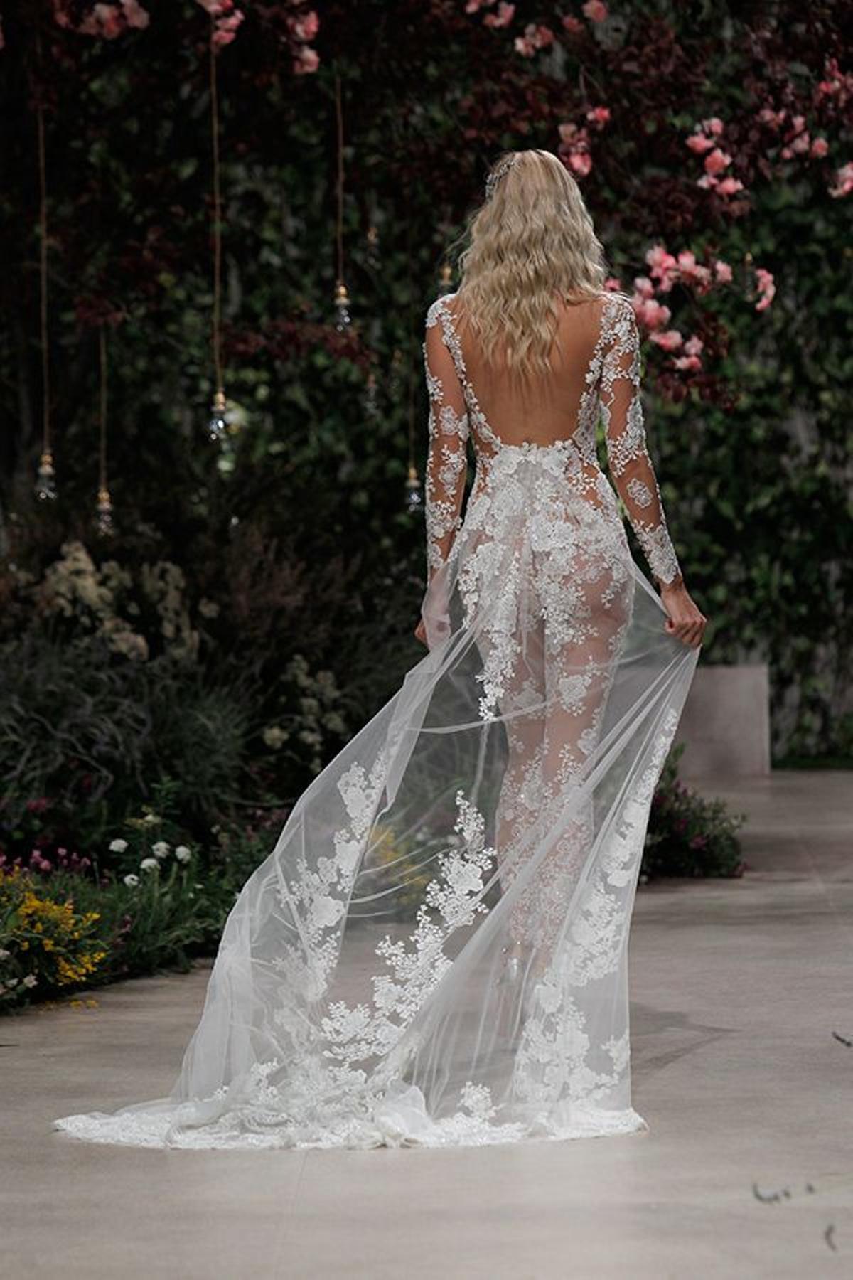 Devon Windsor, de Atelier Pronovias 2019