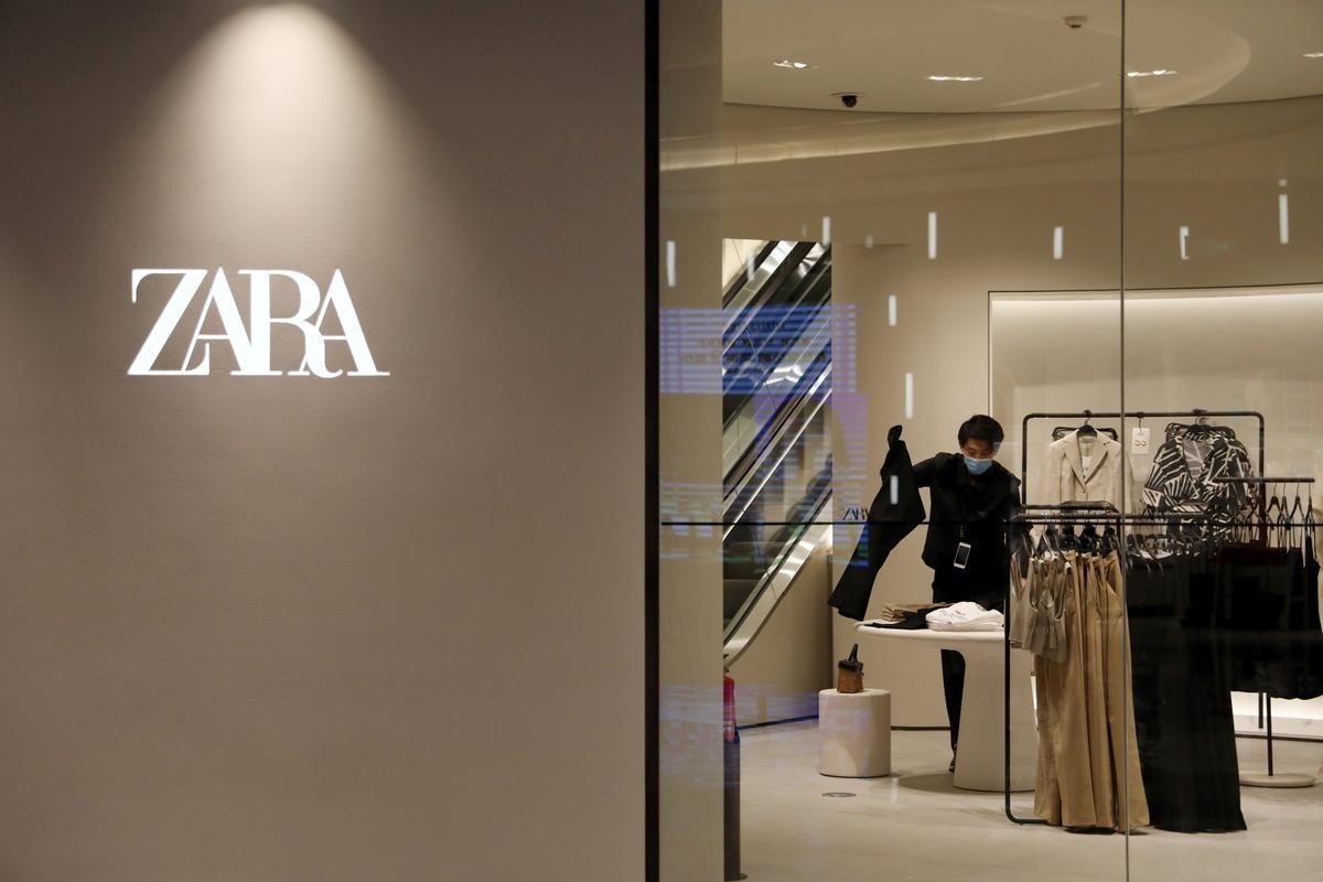 Entrada en un tienda de Zara en China