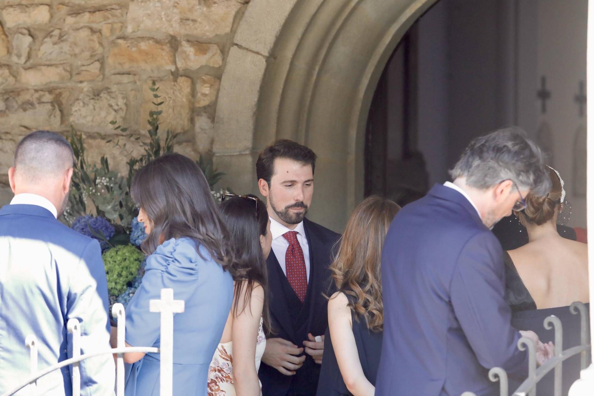 El Rey Felipe VI, testigo de excepción en la boda de su ahijado en Gijón (en imágenes)