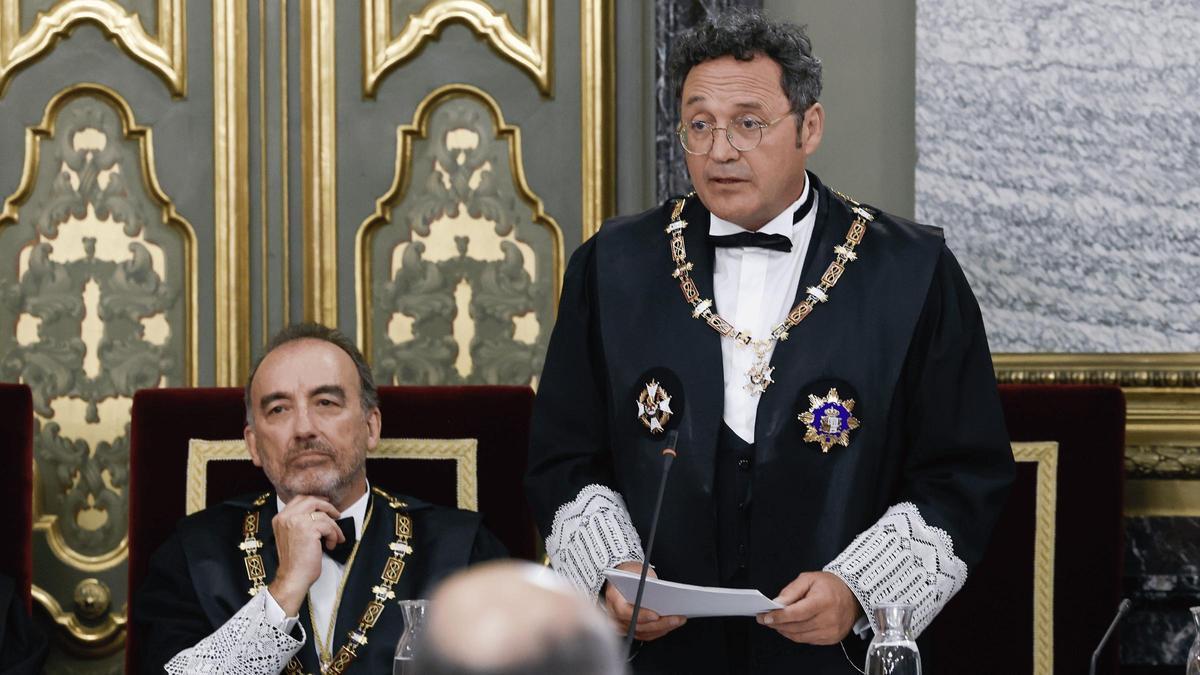 El fiscal general, Álvaro García Ortiz, junto a Manuel Marchena, magistrado del Tribunal Supremo.
