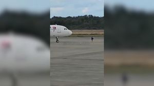 Un hombre pierde su avión en Chile y se cuela en la pista de aterrizaje para detenerlo