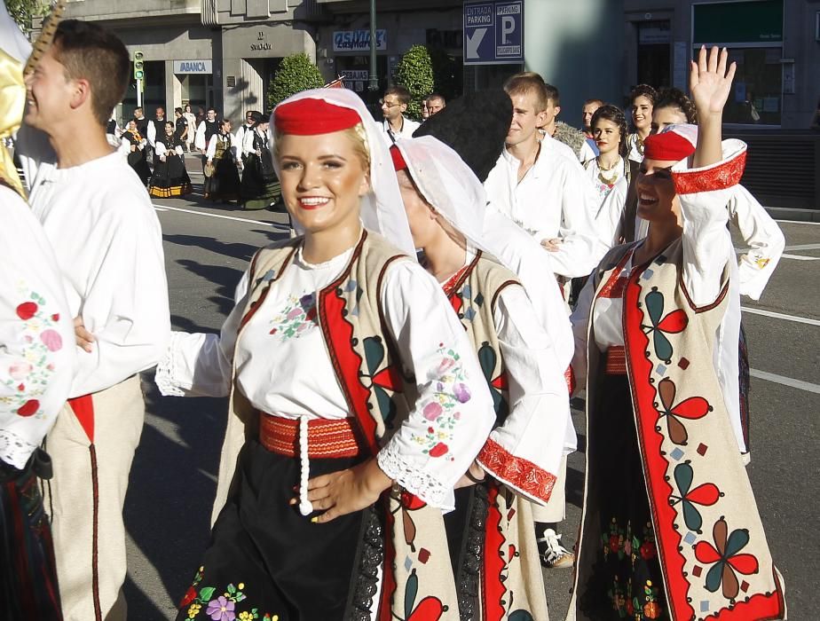 Vigo vibró con la presencia de los grupos folclóricos de Argentina, Colombia, Serbia y también españoles