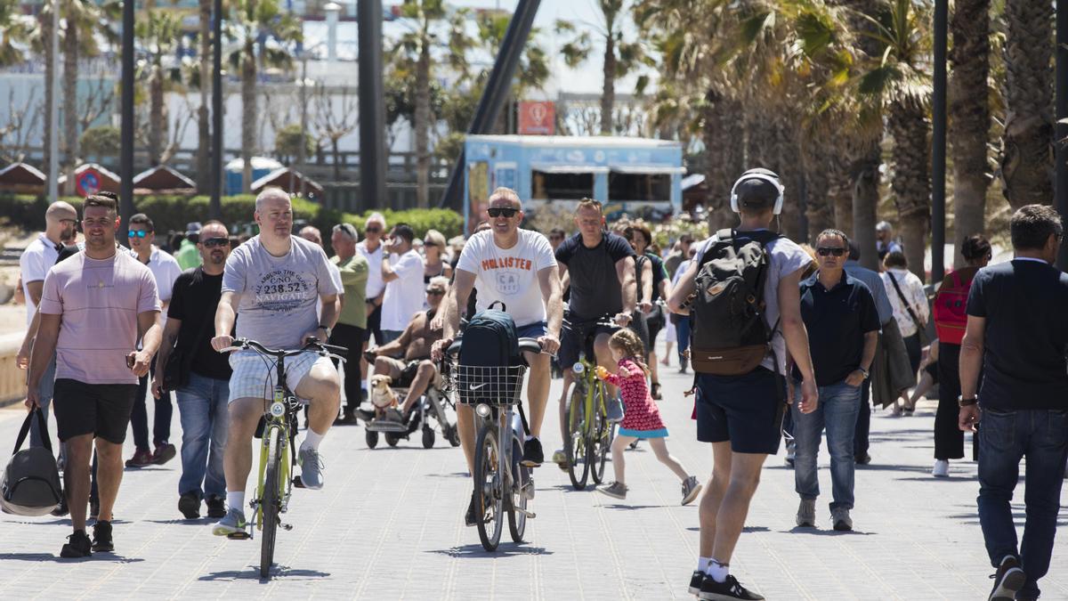 Turistas en València, en una imagen de archivo.