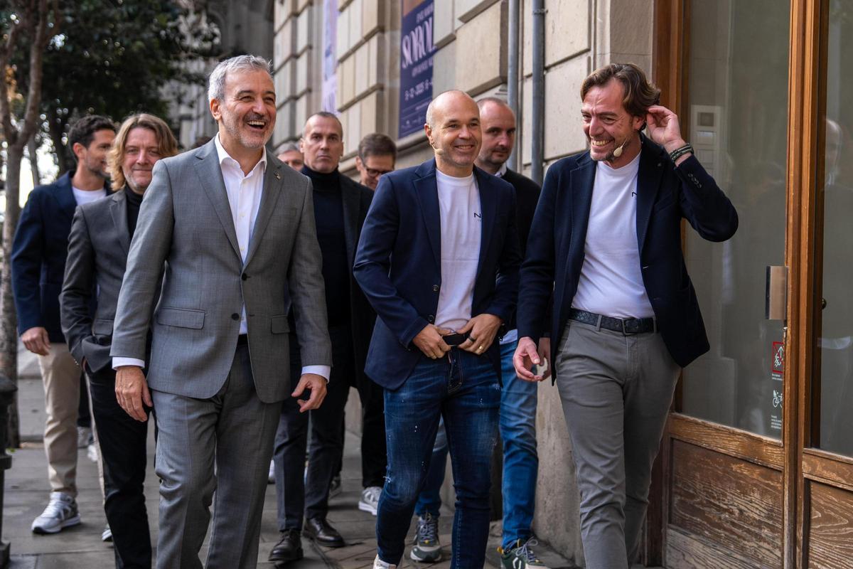 Presentación oficial del equipo NSN Cycling Team con Andrés Iniesta y Jaume Collboni.