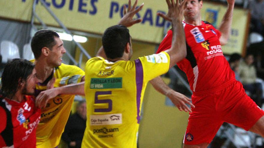 Encuentro disputado la temporada pasada en As Travesas entre el Pilotes Posada y el Valladolid