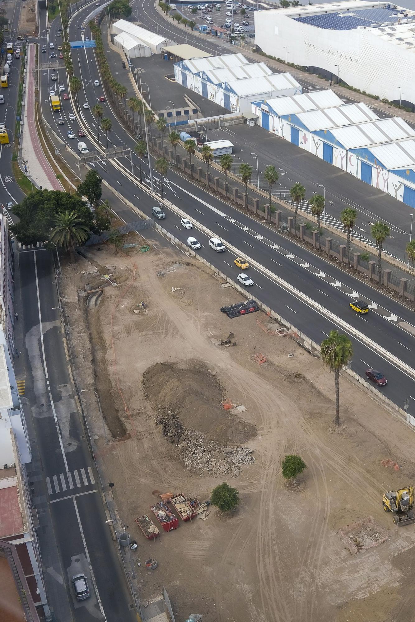 Obras de la Metroguagua en el lado norte de Santa Catalina y Eduardo Benot