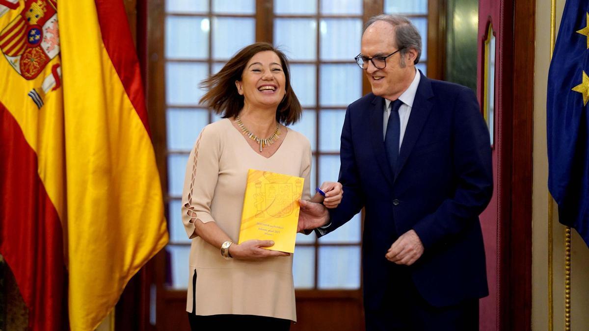 Angel Gabilondo Defensor del Pueblo hace entrega a Francina Armengol Pta del Congreso de los Diputados Entrega del Informe Anual 2023 del Defensor del Pueblo.