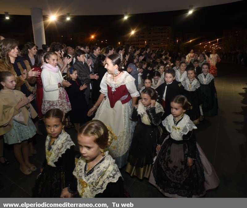 GALERÍA DE FOTOS -- Sequiol presenta a sus flamantes madrinas, Estefanía y María, en una noche brillante