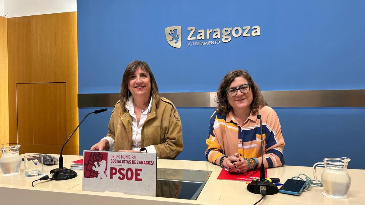 Lola Ranera y Marta Aparicio, este martes en el Ayuntamiento de Zaragoza.