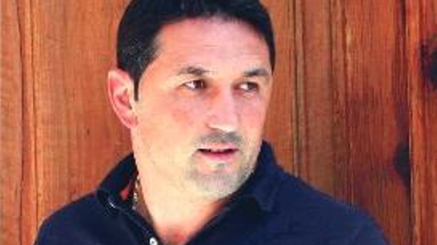 Braulio Vázquez, director deportivo, en la sede del club.