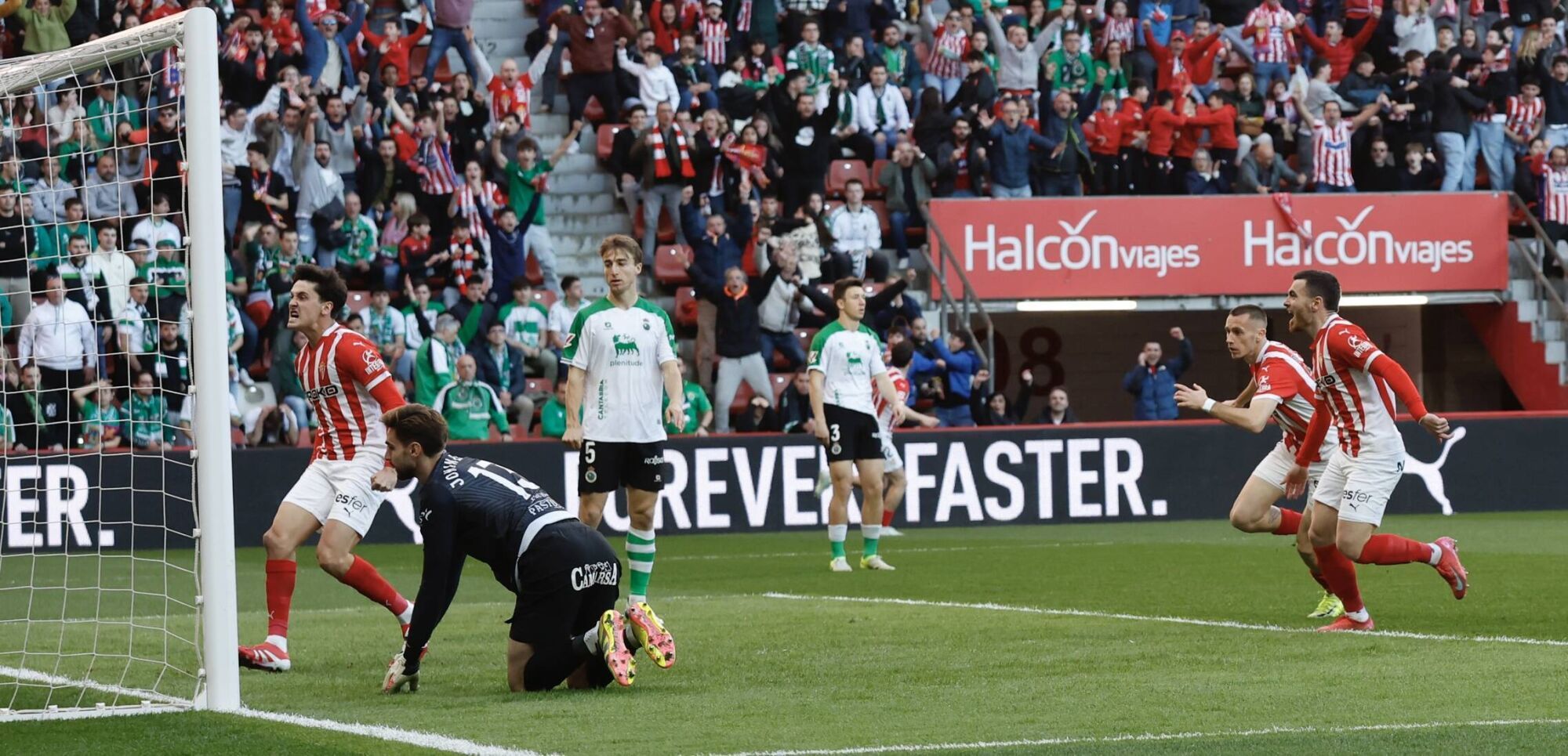 EN IMÁGENES: Ambientazo en el Sporting-Racing de Santander disputado en El Molinón